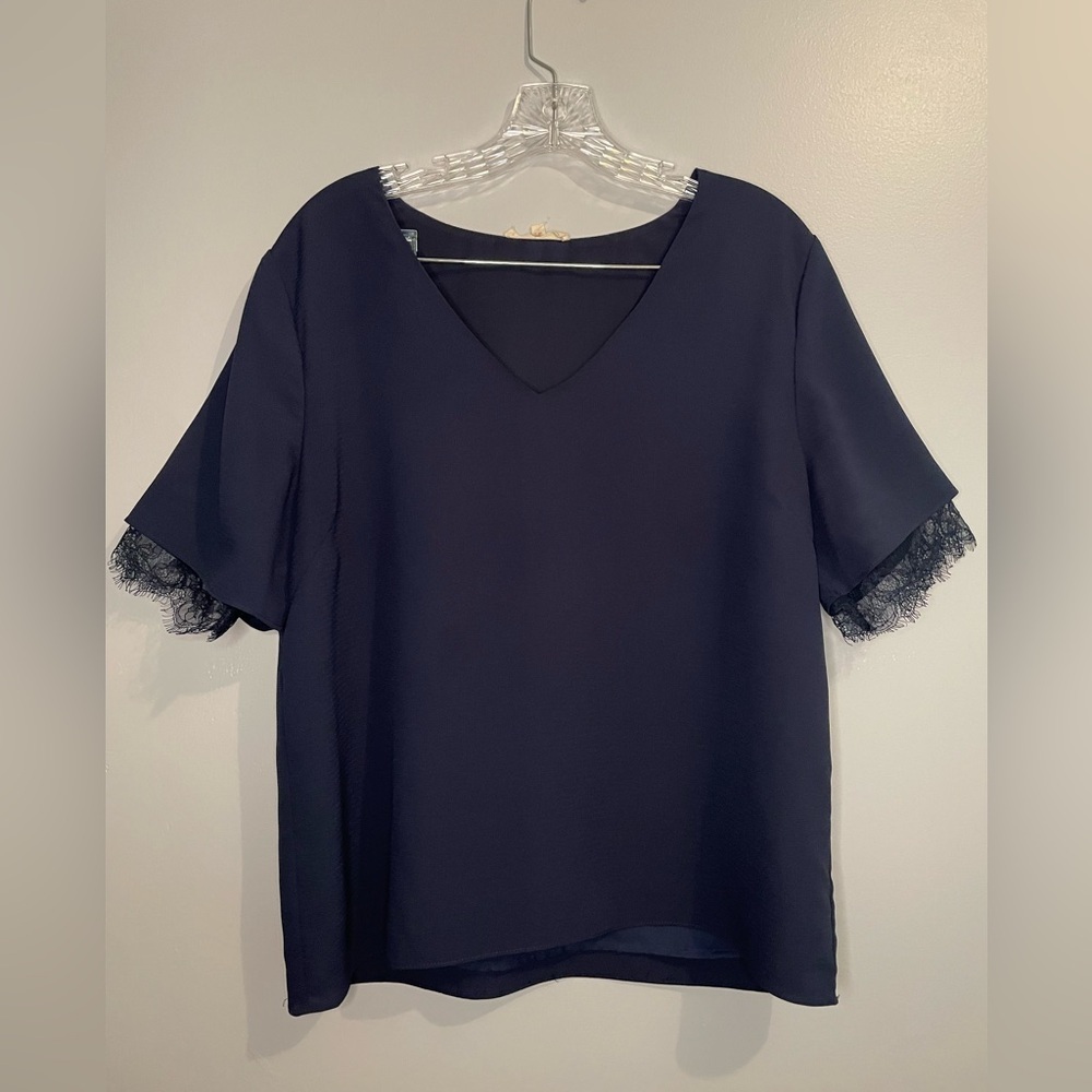Twenty Ten Women's Navy Blouse V-Neck Lace Short Sleeve Size Large Business EUC